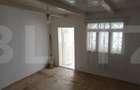 Casa + 2.700 mp teren in Leorda - La strada principala - - 5