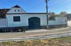 Calnic, jud Alba - Casa taraneasca cu dependinte, gradina, vie si teren arabil l