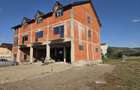 Vila/Casa de vanzare Sebis - 10 camere, 10 bai, 3 garaje 1200mp