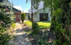 Central - vanzare casa, 2 anexe plus teren 881mp - 1