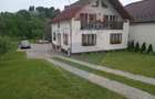 Casă individuală, teren 3275 mp, 6 camere, livadǎ cu pomi fructiferi - 3