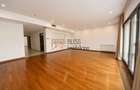 Apartament Elegant cu 4 Camere și Loc de Parcare - 3