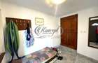 Zona UMF, casa de inchiriat cu curte - 5