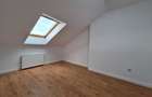 Persoana fizica vand apartament tip mansarda 3 dormitorare + living cu bucatarie open space, situat pe Strada Florilor - 1