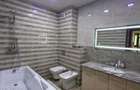 Apartament 3 camere, 2 bai, decomandat - zona Tractorul - 4