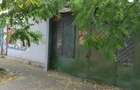 Vind Locuin?a curte + 2 spatii comerciale +terenuri curte) 110 mp - 1