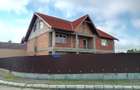 De vanzare casa in rosu cost 2014 pe 2 nivele 2x260mp +mansarda terem 1200mp