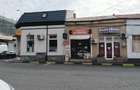 Vand spatiu comercial + casa