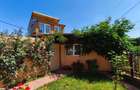Vila/casa de vanzare in Roman, cu 7 camere, doua centrale termice - 2