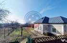 Casa Bradesti teren intravilan 7952 mp deschidere 33 m la DE 70 - Bradesti (Dolj)