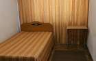 Inchiriez camere intr-un apartament de 4 camere decomandat ! Super pret !