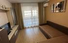 Inchiriez apartament 50 mp cu balcon mare.