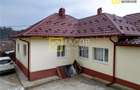 Casa, anexe, 3762 mp teren, 25000 mp padure, Comanesti, jud. Bacau