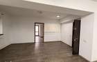 Spatiu comercial, pozitionare excelenta, exact la metrou Aparatorii P - 9