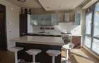 Apartament spatios cu 3 dormitoare in complex cu paza si piscina comuna