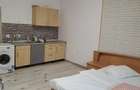 Vand 3 studiouri, 4 camere cu bai proprii ?i bucatarie comuna, toate situate in aceea?i cladire - 3