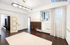 Apartament 3 camere, P-ța Romană, demisol, centrală proprie