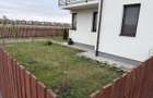 de inchiriat apartament 2 camere cu gradina(curte) aproximativ 300mp.