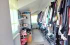 Casa individuala, 250 mp utili, 6 camere, 3 balcoane, terasa, livada,