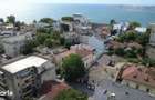 Una dintre putinele cladiri individuale cu curte proprie din Peninsula - 17