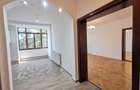 Apartament cu GARAJ propriu si ACOPERIS NOU.