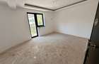 Imobil zona Mall Vitan. 13 cam. 11 bai, 5 balcoane, 2 spatii comerciale - 24