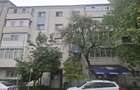 Vand apartament cu 3 camere, decomandat,etaj 2/4, fara imbunatatiri, 65 mp utili