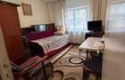 Apartament cu 3 camere semidecomandat în Central - 1