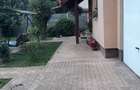 Casă cu Teren 1268 Mp în Central - 2