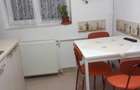 Apartament 2 camere decomandat , zona verde fara trafic auto, la 2 pasi de bulevard.si de b - 10