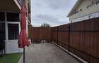 Apartament de vanzare 3 camere ,living,bucatarie inchisa - 2