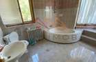 Vila de vanzare, teren 3100 mp, 7 camere, 6 grupuri sanitare, 3 CT, an - 2