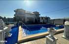 Vila cu piscina, sauna, tenis si sala sport noua, 200 mp, zona Balta V