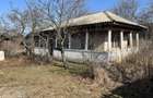 Vand casa demolabila in Calugareni/Crucea de piatra