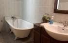 Cotroceni, Romniceanu, parter in imobil mic, spatios, 3 camere, balcon, birouri