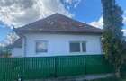 Vând casă cu teren spațios  - 2
