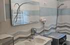 Inchiriez 42 m2 la parter