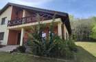 Casa langa padure , cartier privat -Corunca