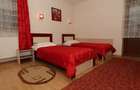 Casă cu Teren 2000 Mp în Central - 2