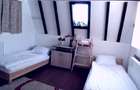 Cabana/pensiune de vanzare cu casuta in copac, Casa A-frame, piscina, ciubar. Judet Dimbovita, 110 km distanta Bucuresti. Pret 55.000 EUR negociabil. - 7