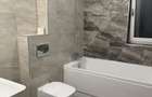 De inchiriat apartament 3 camere