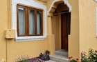 Casă de renovat, 200 m², 5 camere, beci, fântână proprie și 600 m² curte