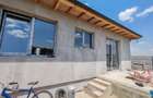 Casa parter 3 camere, dressing, curte 375 mp