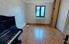 Zona Bd. Lacul Tei vila 7 camere disponibila pentru inchiriere.