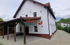 Casă tip pensiune de vânzare cu 6 camere și o casă adiacent& - 1
