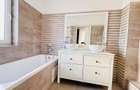 Inchiriez apartament spatios cu 3 camere si 2 bai + Loc de Parcare Inclus Disponibil Imediat - 1