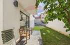 Apartament la parter ce are curte proprie , 2 camere in Bloc nou - 11