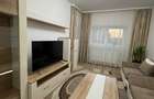 De inchiriat apartament cu 3 camere decomandate