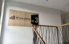 Bloc Nou, AP 3 camere, mobilat, 400$/ luna Str. Victoriei 83L - 1
