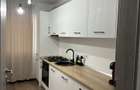 Inchiriez apartament 2 camere, bucatarie separata, disponibil loc de parcare